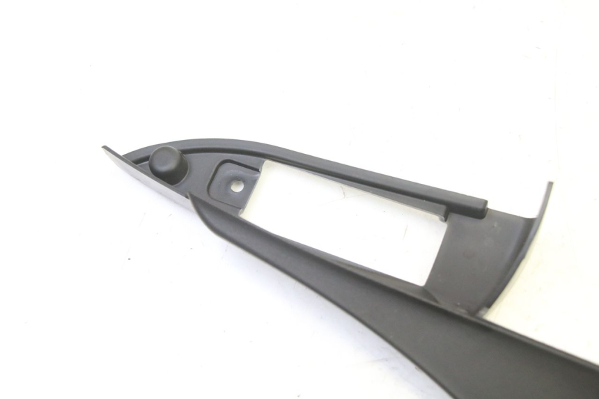 photo de BAS DE CAISSE ARRIERE DROIT PIAGGIO MP3 HPE 310 (2024 - 2025) - Détail de la pièce