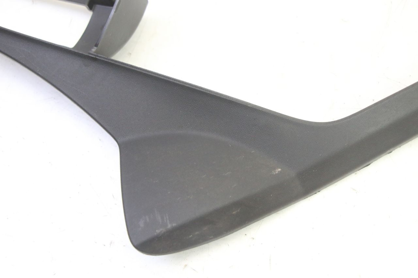 photo de BAS DE CAISSE ARRIERE DROIT PIAGGIO MP3 HPE 310 (2024 - 2025) - Zoom état d’usage