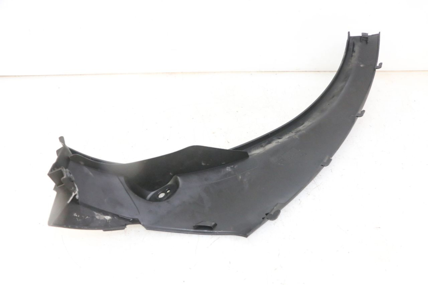 photo de BAS DE CAISSE ARRIERE DROIT PIAGGIO MP3 LT 300 (2010 - 2016) - Gros plan technique