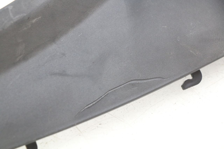 photo de BAS DE CAISSE ARRIERE DROIT PIAGGIO MP3 500 (2011 - 2015) - Gros plan technique