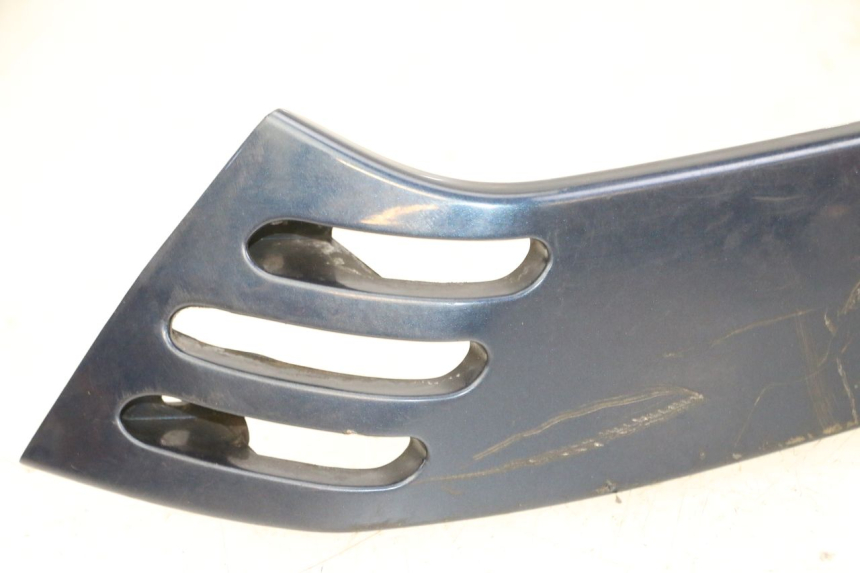 photo de BAS DE CAISSE ARRIERE DROIT PIAGGIO VESPA LX 150 (2005 - 2013) - Marquages et références