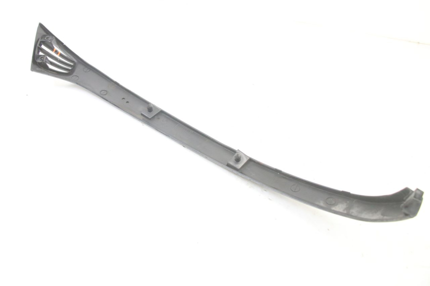 photo de BAS DE CAISSE ARRIERE DROIT PIAGGIO VESPA LX 2T 50 (2005 - 2013) - Détails caractéristiques