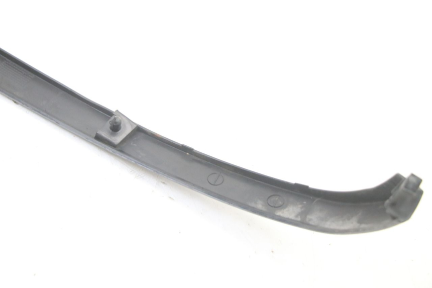 photo de BAS DE CAISSE ARRIERE DROIT PIAGGIO VESPA LX 2T 50 (2005 - 2013) - Vue rapprochée