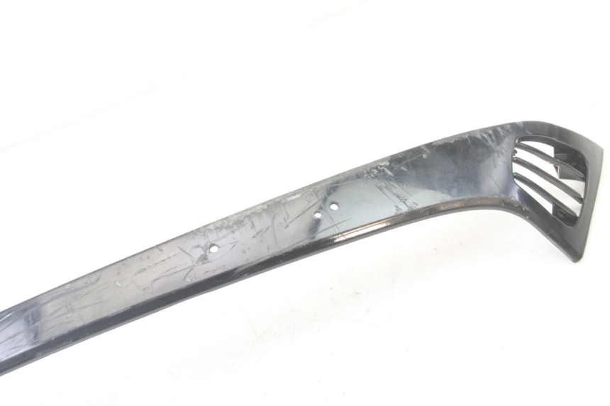 photo de BAS DE CAISSE ARRIERE DROIT PIAGGIO VESPA LX 2T 50 (2005 - 2013) - Gros plan technique