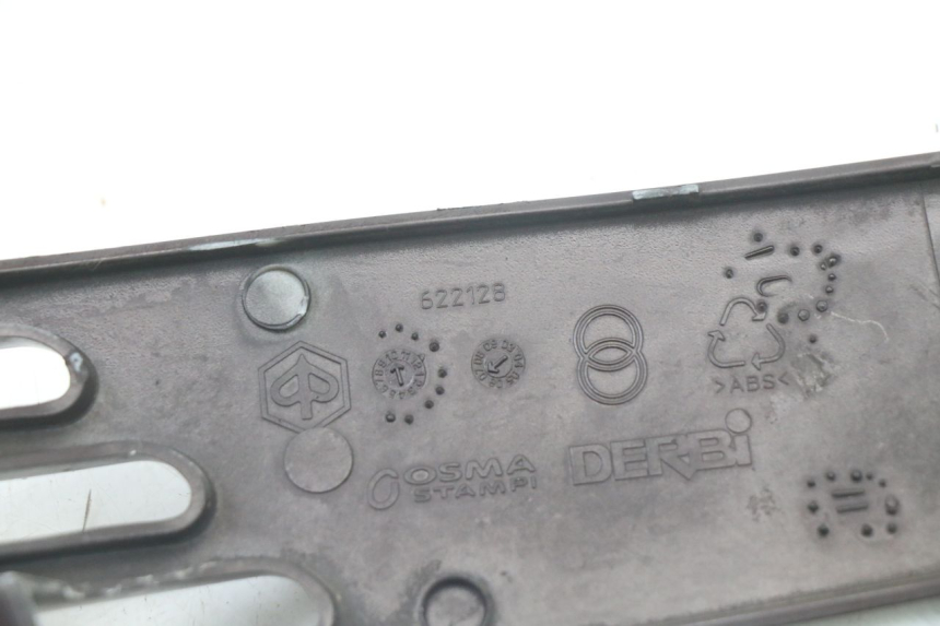 photo de BAS DE CAISSE ARRIERE DROIT PIAGGIO VESPA LX IE 125 (2010 - 2012) - État de surface