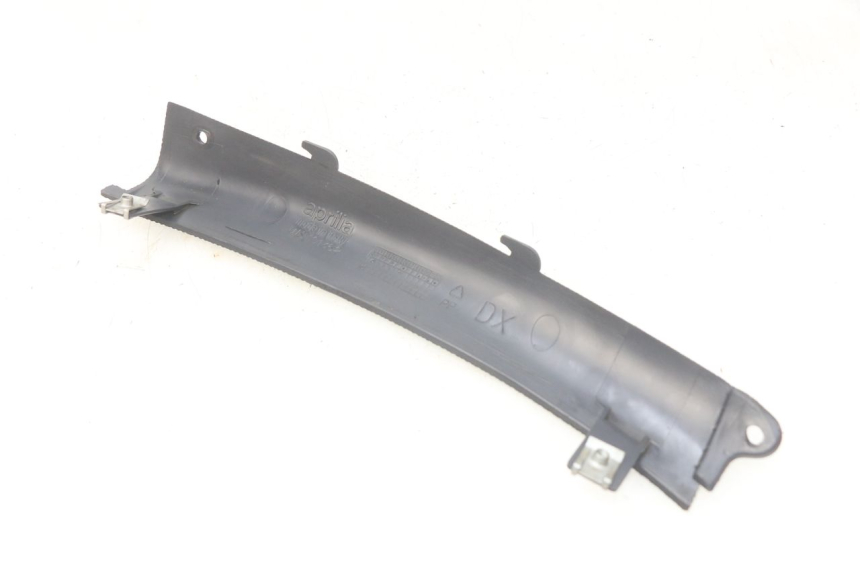 photo de BAS DE CAISSE ARRIERE DROIT APRILIA SR LC 50 (1997 - 2004) - Détail de la pièce
