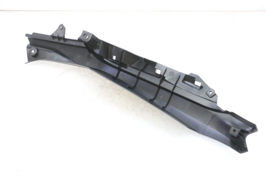 photo de BAS DE CAISSE ARRIERE DROIT YAMAHA TRICITY 300 (2020 - 2024) - Détail de la pièce