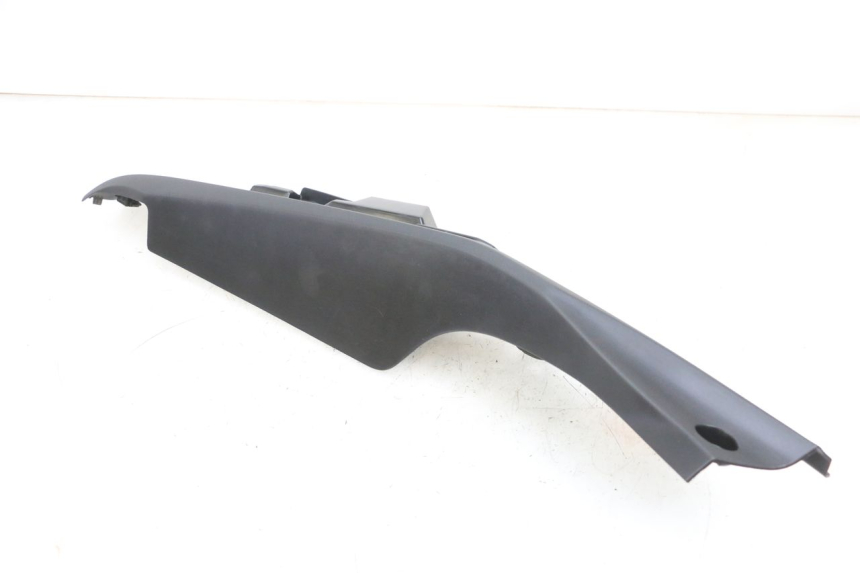 photo de BAS DE CAISSE ARRIERE DROIT YAMAHA TRICITY 300 (2020 - 2024) - Autre angle de vue