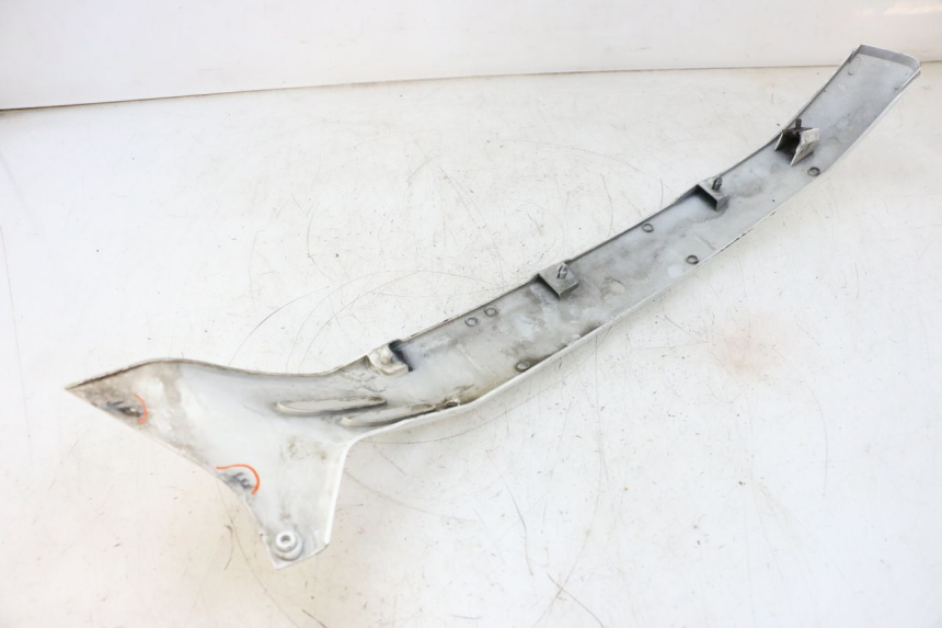 photo de BAS DE CAISSE ARRIERE DROIT PIAGGIO VESPA GTS SUPER IE 125 (2009 - 2016) - Détail de la pièce