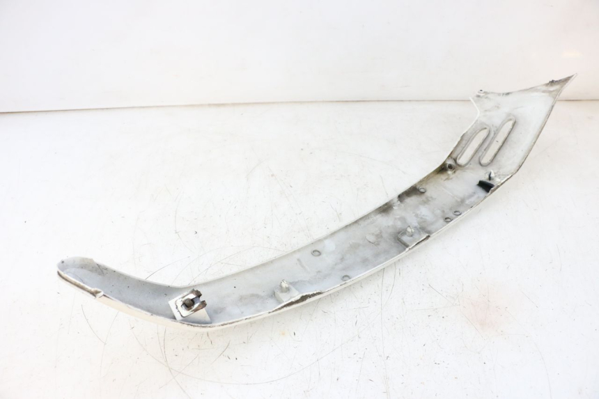 photo de BAS DE CAISSE ARRIERE DROIT PIAGGIO VESPA GTS SUPER IE 125 (2009 - 2016) - Vue d’ensemble