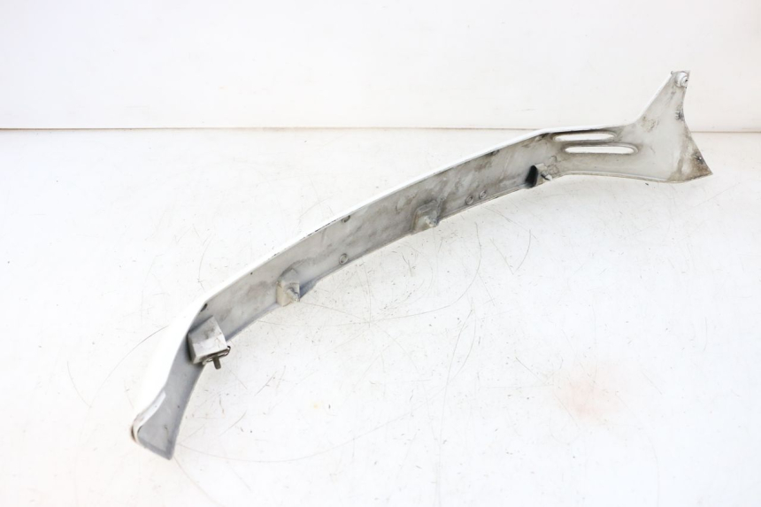 photo de BAS DE CAISSE ARRIERE DROIT PIAGGIO VESPA GTS SUPER IE 125 (2009 - 2016) - Points de fixation