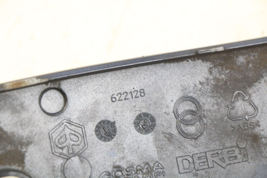 photo de BAS DE CAISSE ARRIERE DROIT PIAGGIO VESPA LXV 125 (2006 - 2009) - Détail de la pièce