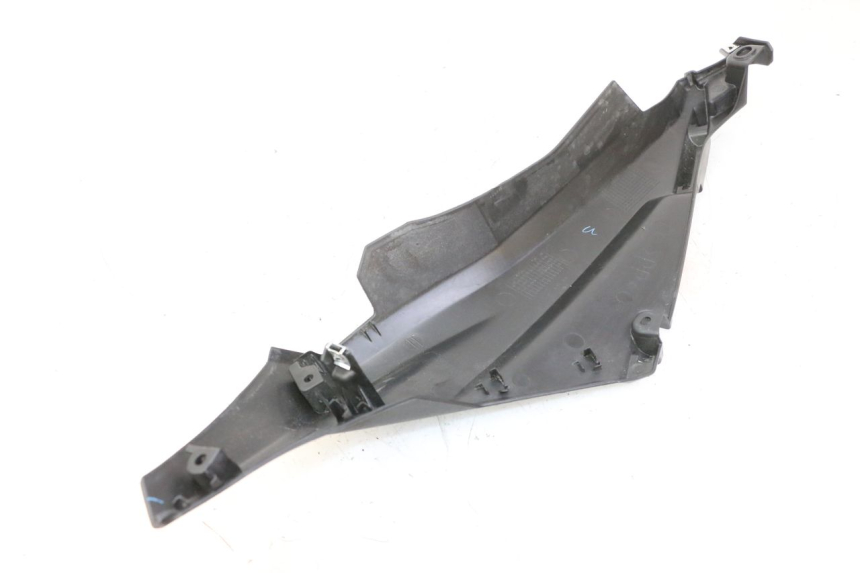 photo de BAS DE CAISSE ARRIERE DROIT YAMAHA XMAX X-MAX 125 (2021 - 2025) - Zoom état d’usage