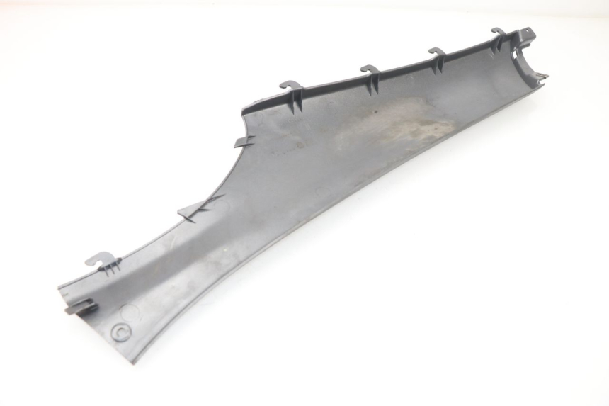 photo de BAS DE CAISSE ARRIERE DROIT PIAGGIO X9 EVOLUTION 250 (2003 - 2007) - Détail de la pièce