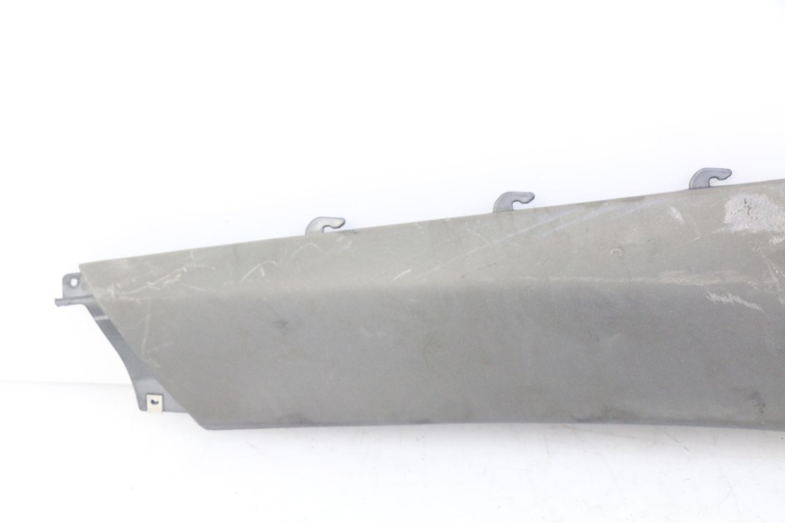 photo de BAS DE CAISSE ARRIERE DROIT PIAGGIO X9 EVOLUTION 125 (2003 - 2007) - Points de fixation