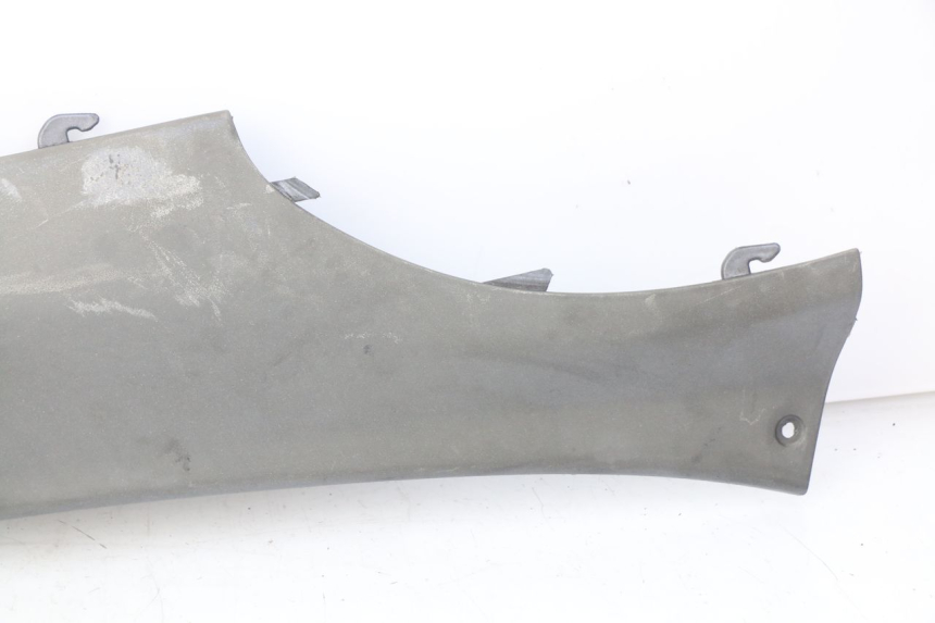 photo de BAS DE CAISSE ARRIERE DROIT PIAGGIO X9 EVOLUTION 125 (2003 - 2007) - État de surface