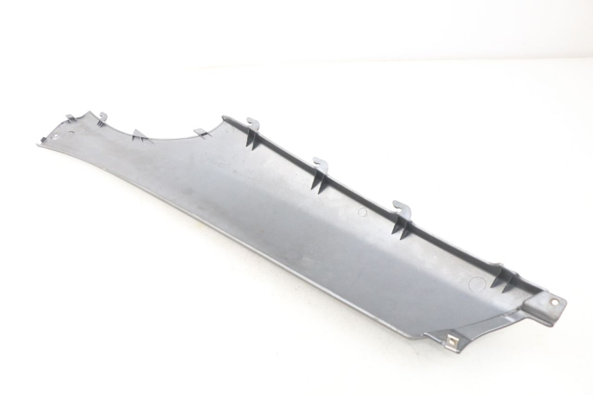 photo de BAS DE CAISSE ARRIERE DROIT PIAGGIO X9 125 (2000 - 2003) - Zoom état d’usage