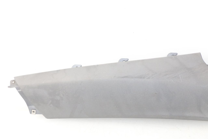 photo de BAS DE CAISSE ARRIERE DROIT PIAGGIO X9 125 (2000 - 2003) - Vue d’ensemble