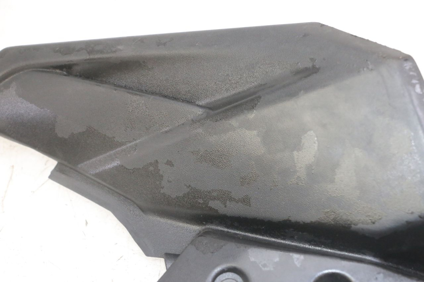 photo de BAS DE CAISSE ARRIERE DROIT YAMAHA YP X-MAX XMAX 400 (2014 - 2017) - Zoom état d’usage