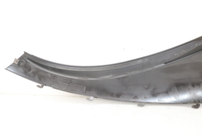 photo de BAS DE CAISSE ARRIERE GAUCHE PIAGGIO MP3 125 (2006 - 2014) - Gros plan technique