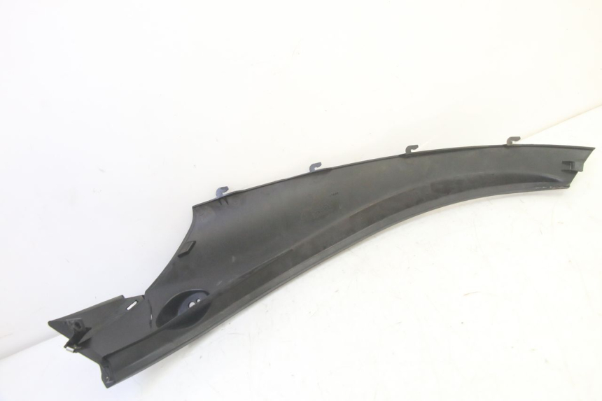 photo de BAS DE CAISSE ARRIERE GAUCHE PIAGGIO MP3 RL 250 (2006 - 2010) - Gros plan technique