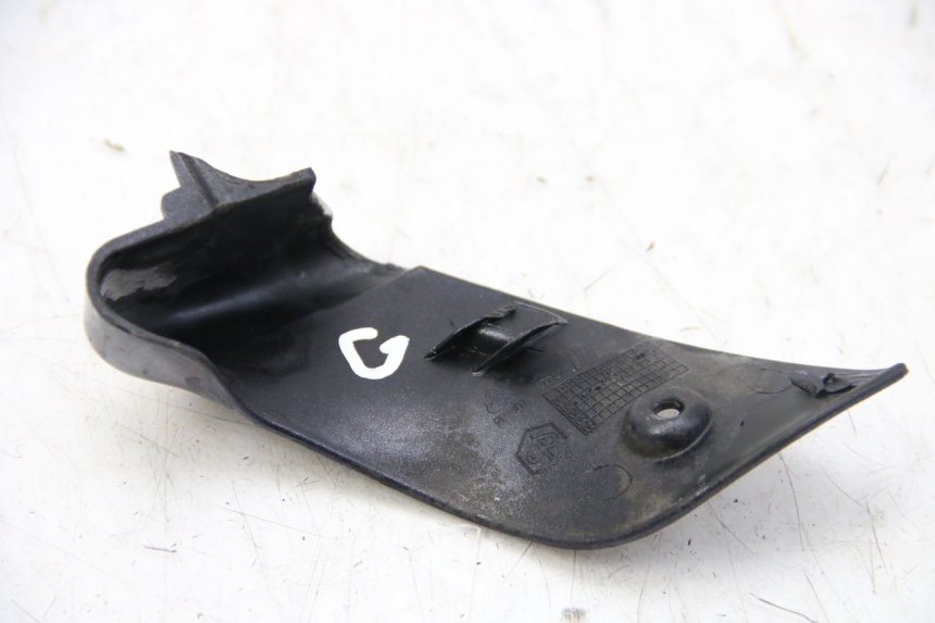 photo de BAS DE CAISSE ARRIERE GAUCHE PIAGGIO VESPA GRANTURISMO 125 (2003 - 2007) - Zoom état d’usage