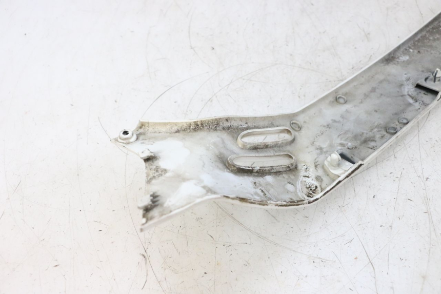 photo de BAS DE CAISSE ARRIERE GAUCHE PIAGGIO VESPA GTS SUPER IE 125 (2009 - 2016) - Points de fixation