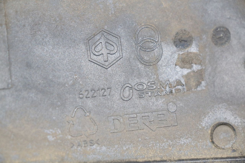 photo de BAS DE CAISSE ARRIERE GAUCHE PIAGGIO VESPA LXV 125 (2006 - 2009) - Détail de la pièce