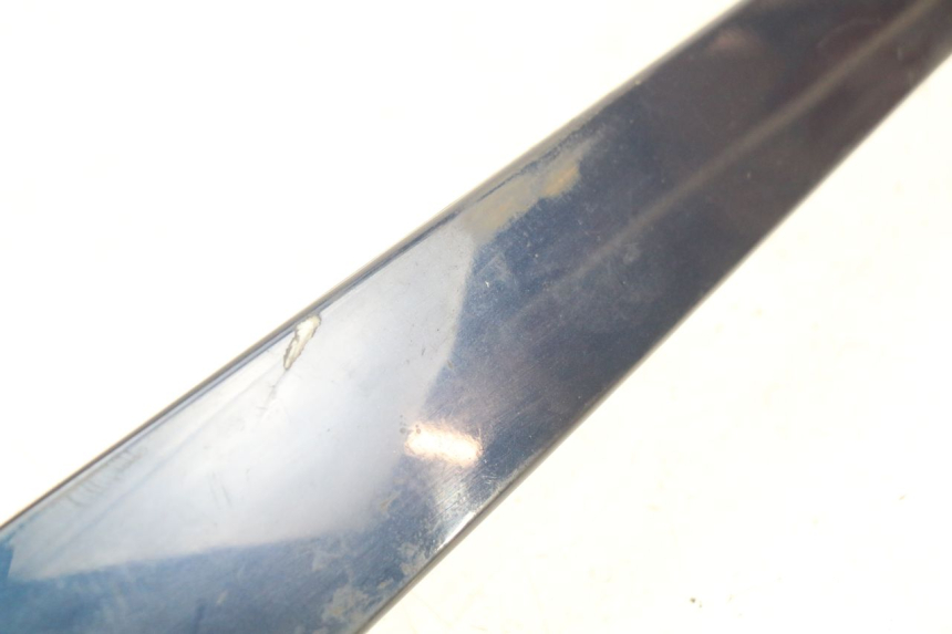 photo de BAS DE CAISSE ARRIERE GAUCHE PIAGGIO VESPA LXV 125 (2006 - 2009) - Points de fixation