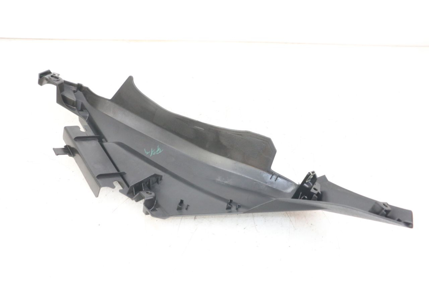 photo de BAS DE CAISSE ARRIERE GAUCHE YAMAHA XMAX X-MAX ABS 125 (2017 - 2020) - Zoom état d’usage