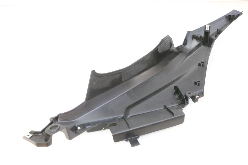 photo de BAS DE CAISSE ARRIERE GAUCHE YAMAHA XMAX X-MAX 125 (2021 - 2025) - Autre angle de vue