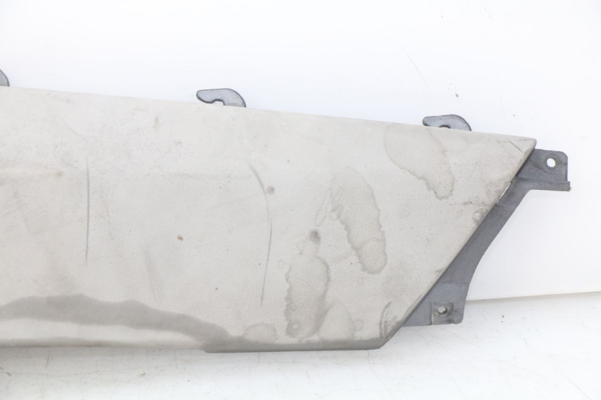 photo de BAS DE CAISSE ARRIERE GAUCHE PIAGGIO X9 EVOLUTION 250 (2003 - 2007) - Zoom état d’usage