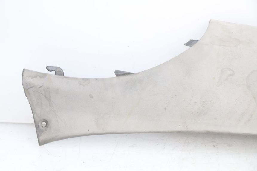 photo de BAS DE CAISSE ARRIERE GAUCHE PIAGGIO X9 EVOLUTION 250 (2003 - 2007) - Gros plan technique