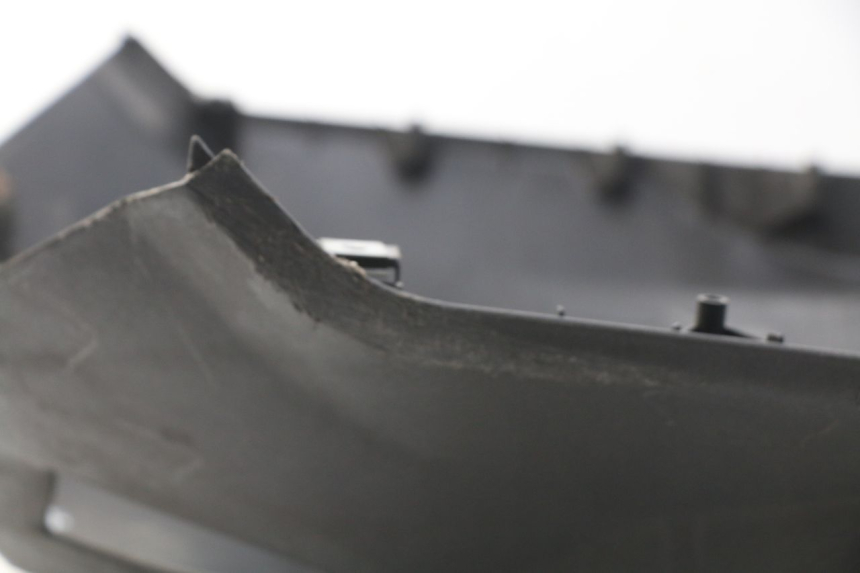 photo de BAS DE CAISSE APRILIA ATLANTIC 125 (2003 - 2009) - Gros plan technique