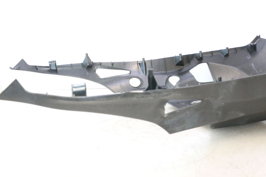 photo de BAS DE CAISSE APRILIA ATLANTIC S 125 (2010 - 2013) - Détails caractéristiques