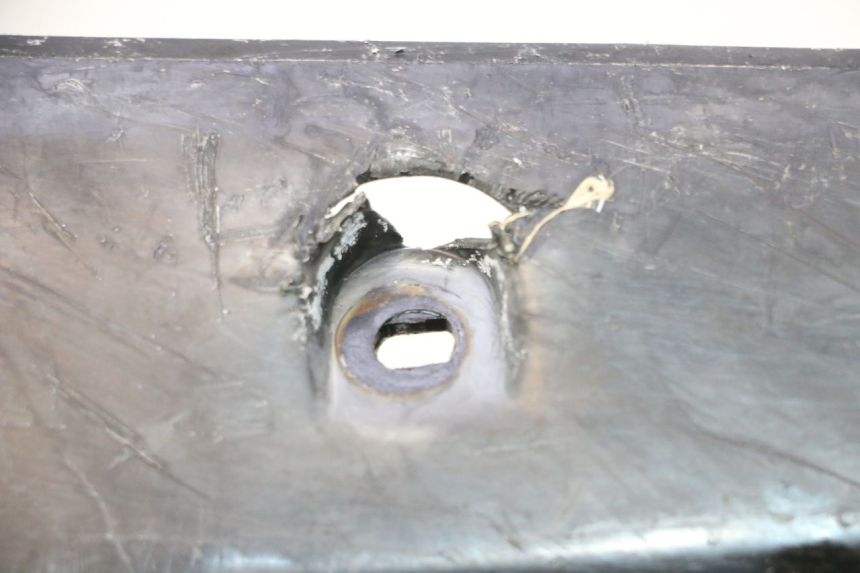 photo de BAS DE CAISSE MBK BOOSTER SPIRIT 50 (1996 - 1999) - Détail de la pièce