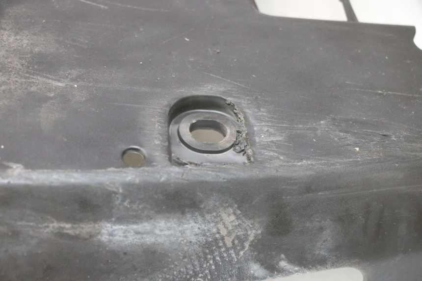 photo de BAS DE CAISSE SUZUKI BURGMAN 125 (2007 - 2014) - Points de fixation