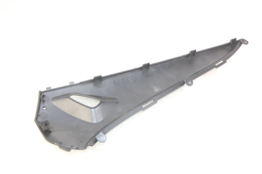 photo de BAS DE CAISSE DROIT KYMCO AGILITY 16+ 4T 50 (2018 - 2023) - Zoom état d’usage