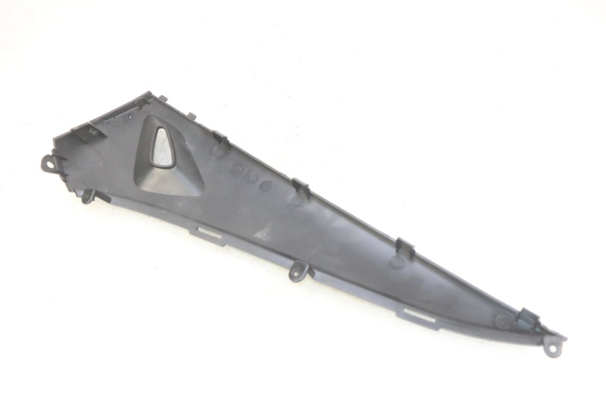 photo de BAS DE CAISSE DROIT KYMCO AGILITY 16+ 4T 50 (2018 - 2023) - Gros plan technique