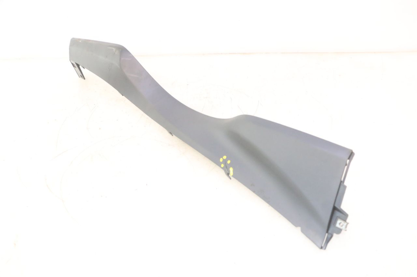photo de BAS DE CAISSE DROIT SUZUKI BURGMAN 125 (2007 - 2014) - Zoom état d’usage