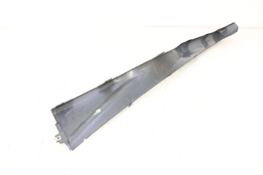 photo de BAS DE CAISSE DROIT SUZUKI BURGMAN 125 (2007 - 2014) - Points de fixation