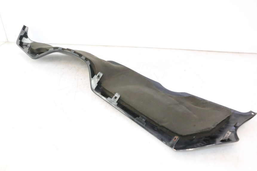 photo de BAS DE CAISSE DROIT SUZUKI BURGMAN EXECUTIVE ABS 650 (2006 - 2012) - Zoom composants