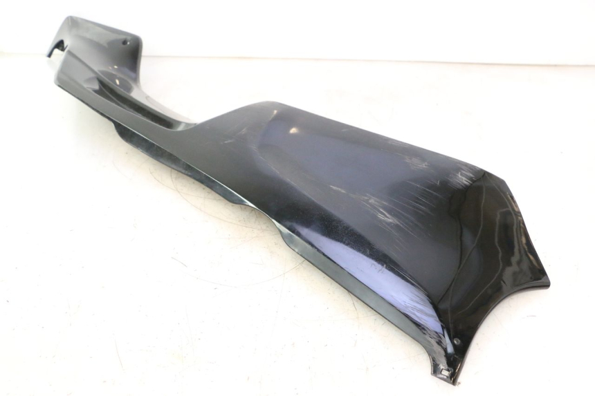 photo de BAS DE CAISSE DROIT SUZUKI BURGMAN EXECUTIVE ABS 650 (2006 - 2012) - Points de fixation