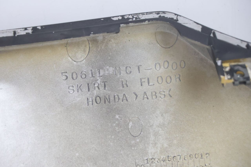 photo de BAS DE CAISSE DROIT HONDA FJS SILVER WING SILVERWING 400 (2005 - 2008) - Vue rapprochée