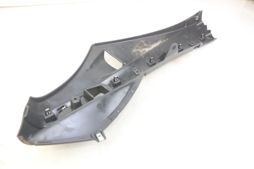 photo de BAS DE CAISSE DROIT PIAGGIO FLY 4T 50 (2013 - 2017) - Autre angle de vue