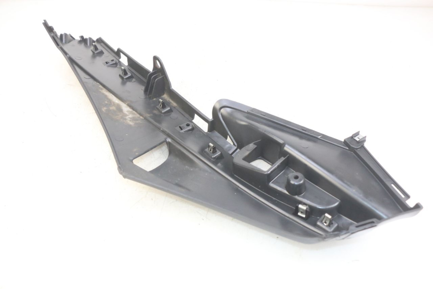 photo de BAS DE CAISSE DROIT PIAGGIO FLY 4T 50 (2013 - 2017) - Vue d’ensemble