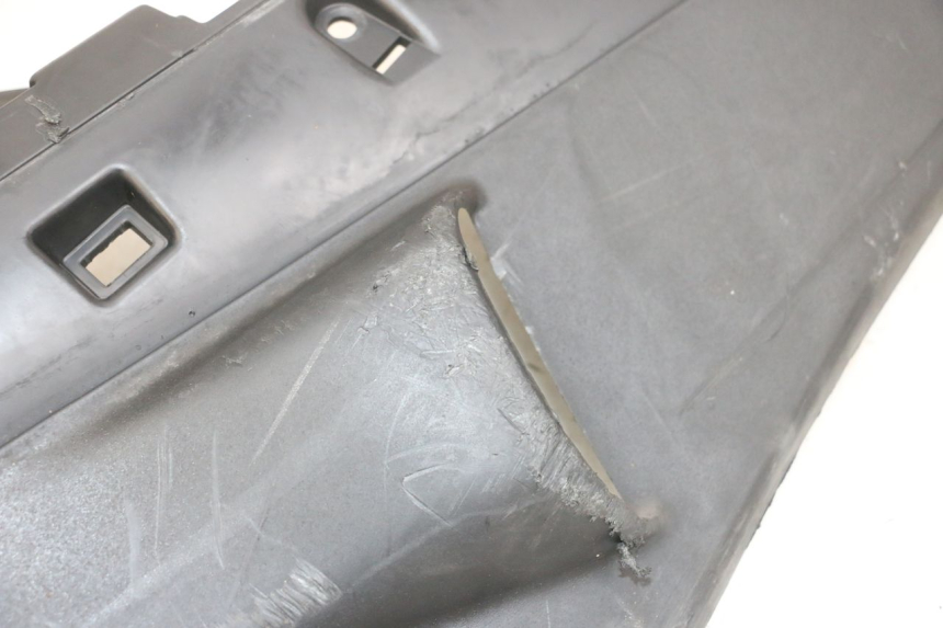 photo de BAS DE CAISSE DROIT PIAGGIO FLY 4T 50 (2013 - 2017) - Détails caractéristiques