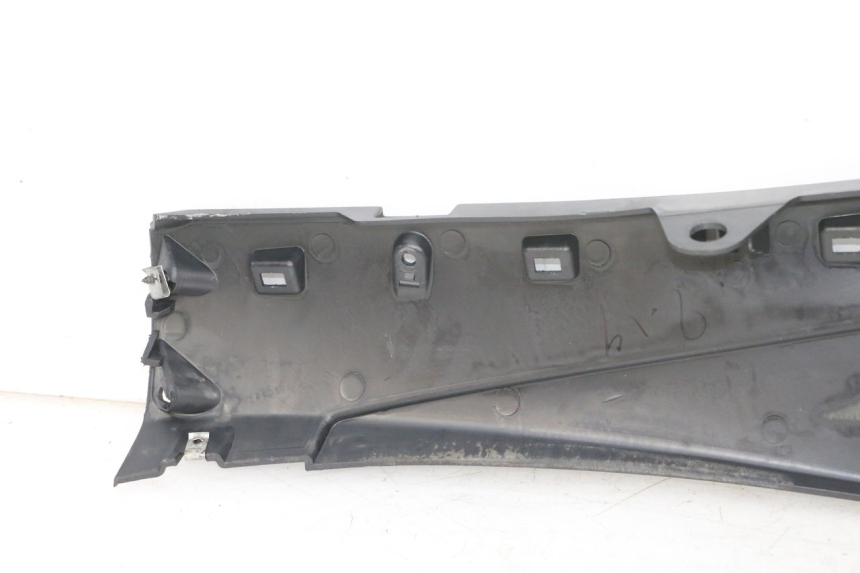 photo de BAS DE CAISSE DROIT PIAGGIO FLY 4T 50 (2013 - 2017) - Vue d’ensemble