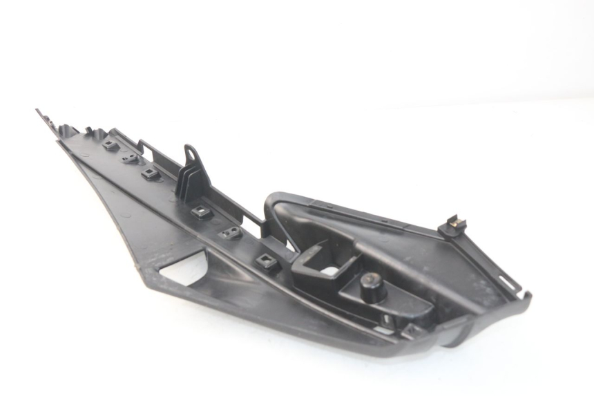 photo de BAS DE CAISSE DROIT PIAGGIO FLY IE 125 (2012 - 2017) - Détail de la pièce