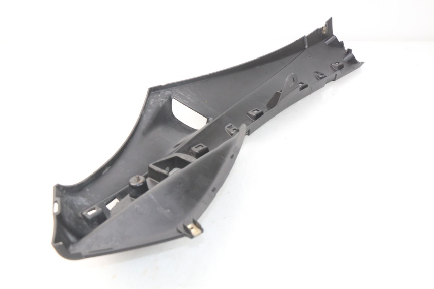 photo de BAS DE CAISSE DROIT PIAGGIO FLY IE 125 (2012 - 2017) - Zoom état d’usage